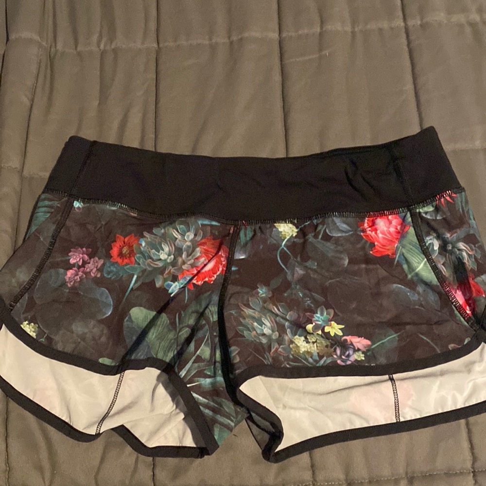 Size 8 Lululemon Spped Up Short
